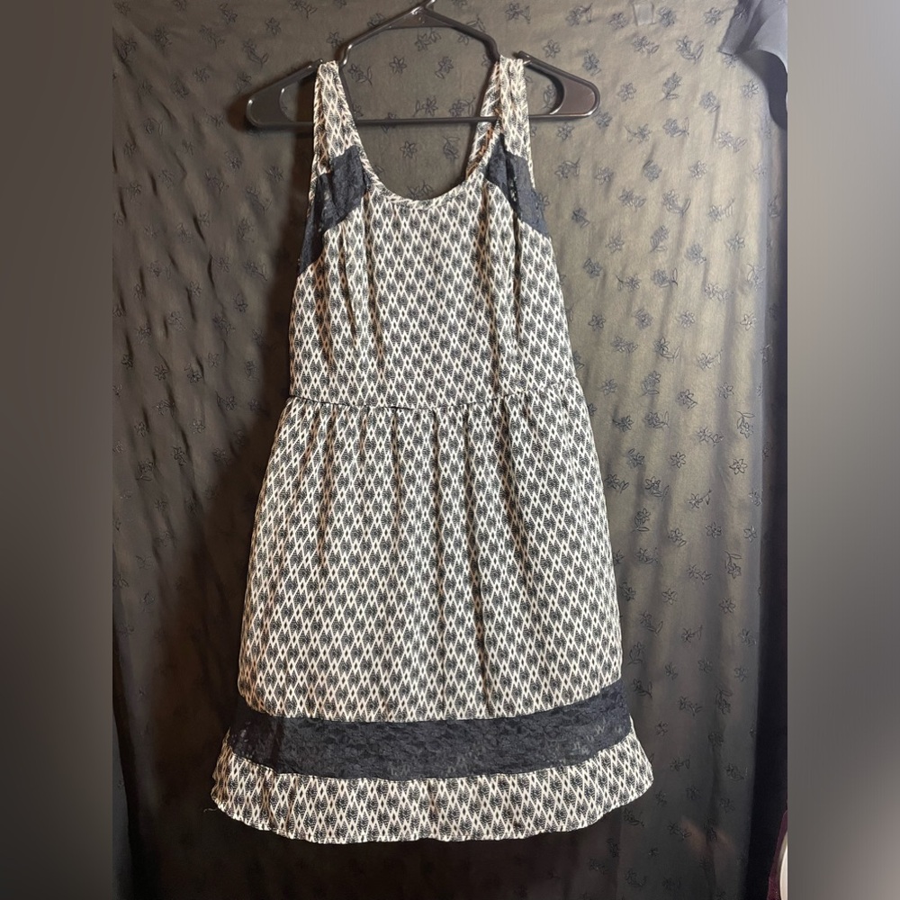 Cute silky summer dress band of Gypsy’s size L black and white